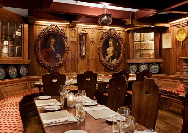 Restaurant d'Vijff Vlieghen: dining among authentic works by Rembrandt