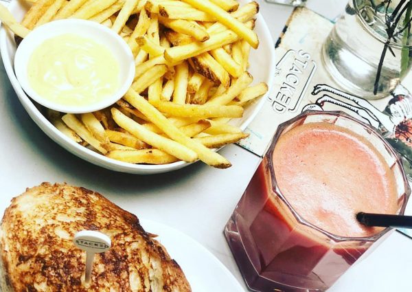 Stacked T’s: voor brunch en een vroege borrel in Amsterdam West
