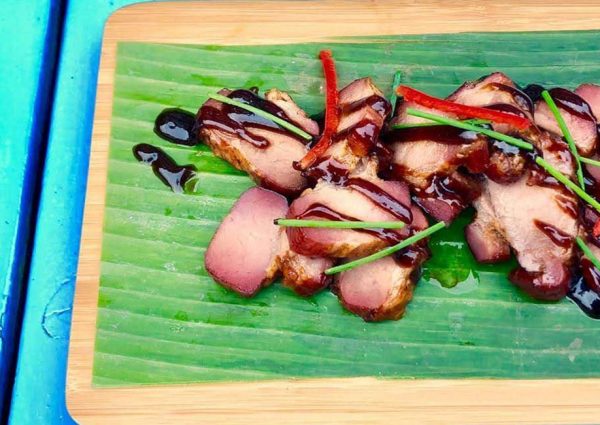 Caribische BBQ gerechten bij het nieuwe restaurant Boótoe