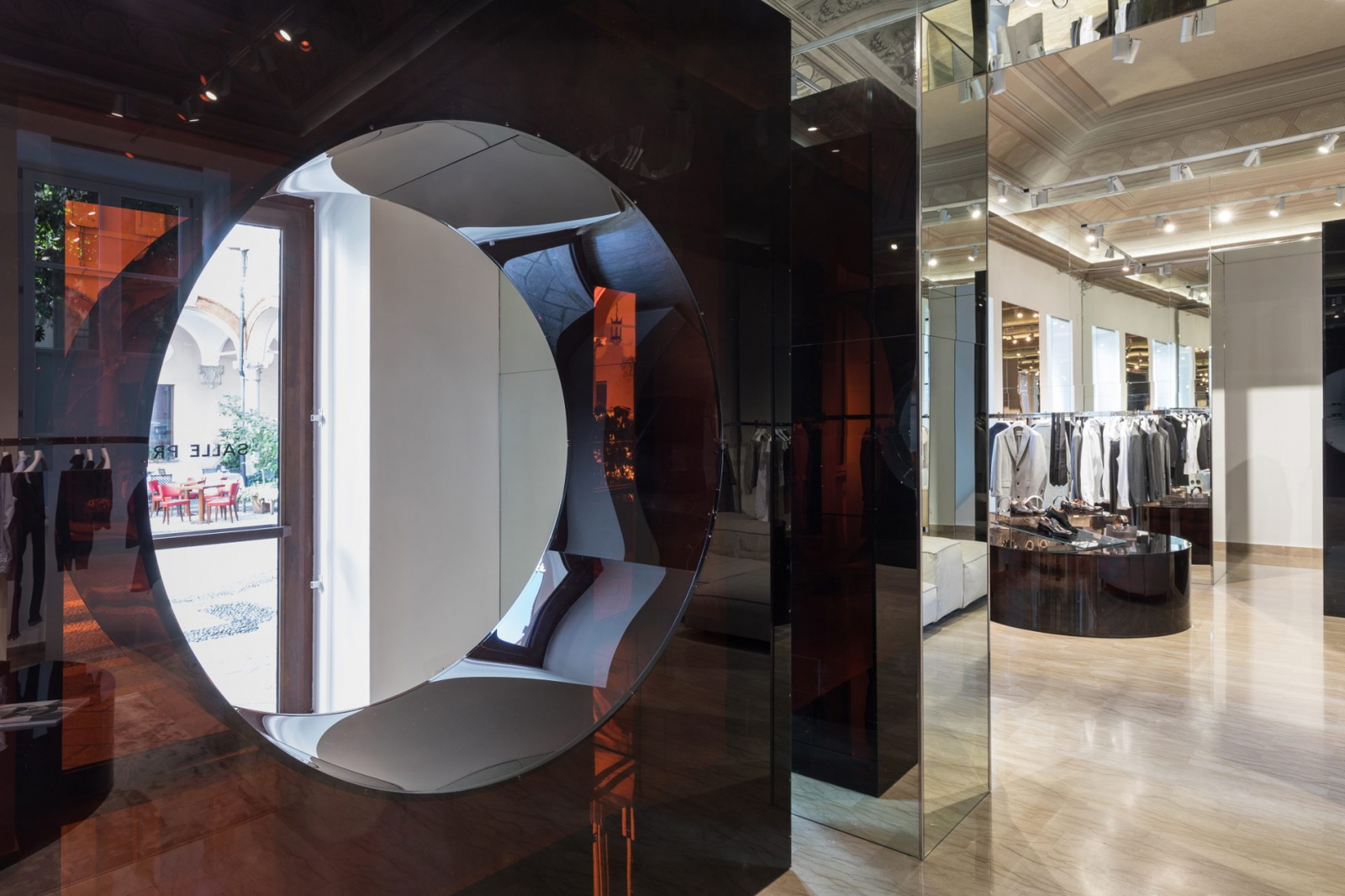 SALLEPRIVEE_SABINEMARCELIS_H8_2-2000x1333-1