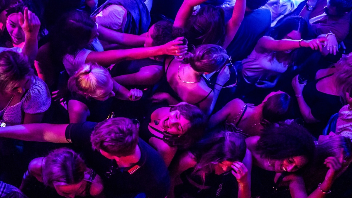 Six PM Club: dansen begint om ’s avond zes uur in Jimmy Woo