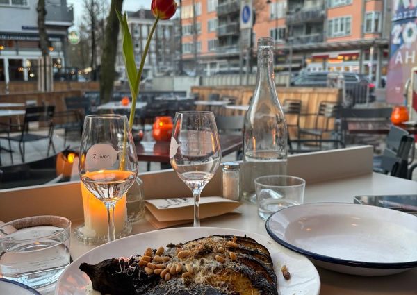 Discover the Dapper Café: the Heartbeat of the Dapper Neighborhood