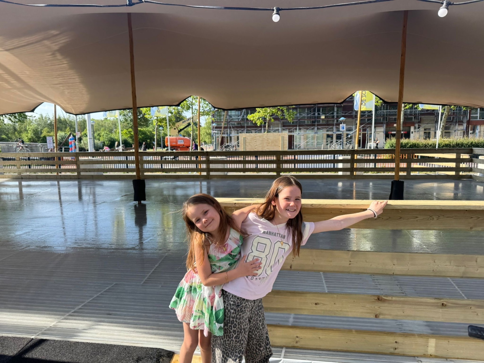Schaatsen bij het Olympisch Stadion op de Zomer IJsbaan