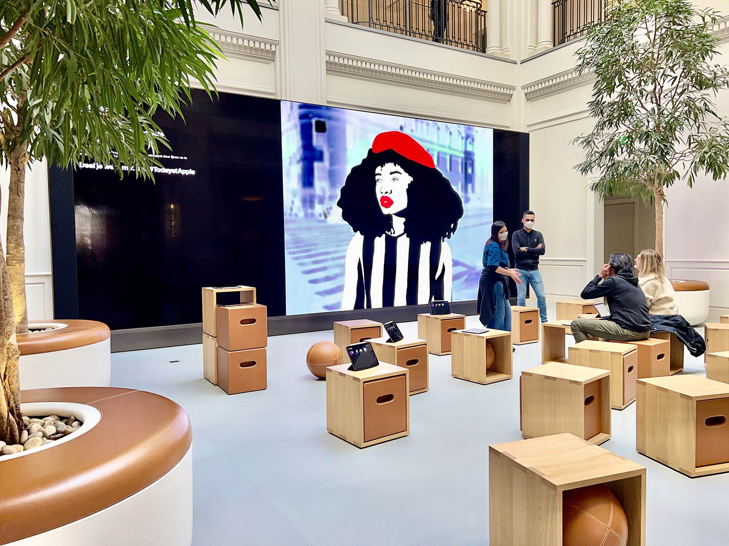 AMAC flagshipstore op de Zuidas: zakelijke focus en innovatief winkelontwer