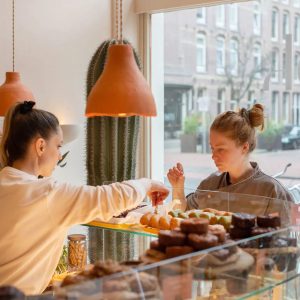 Anook Bakehouse: kleine desserts en grote taarten in Zuid