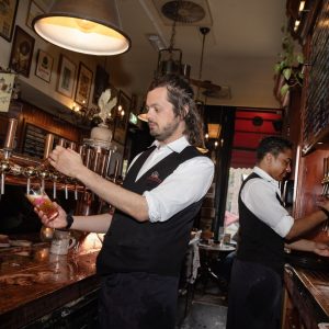 Proeflokaal Arendsnest: 25 jaar alleen Nederlands bier aan de gracht