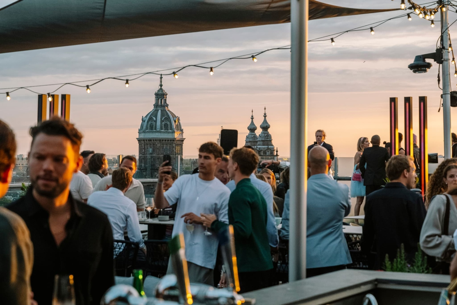 Azure Day Party brengt New York rooftop vibes naar Luminair