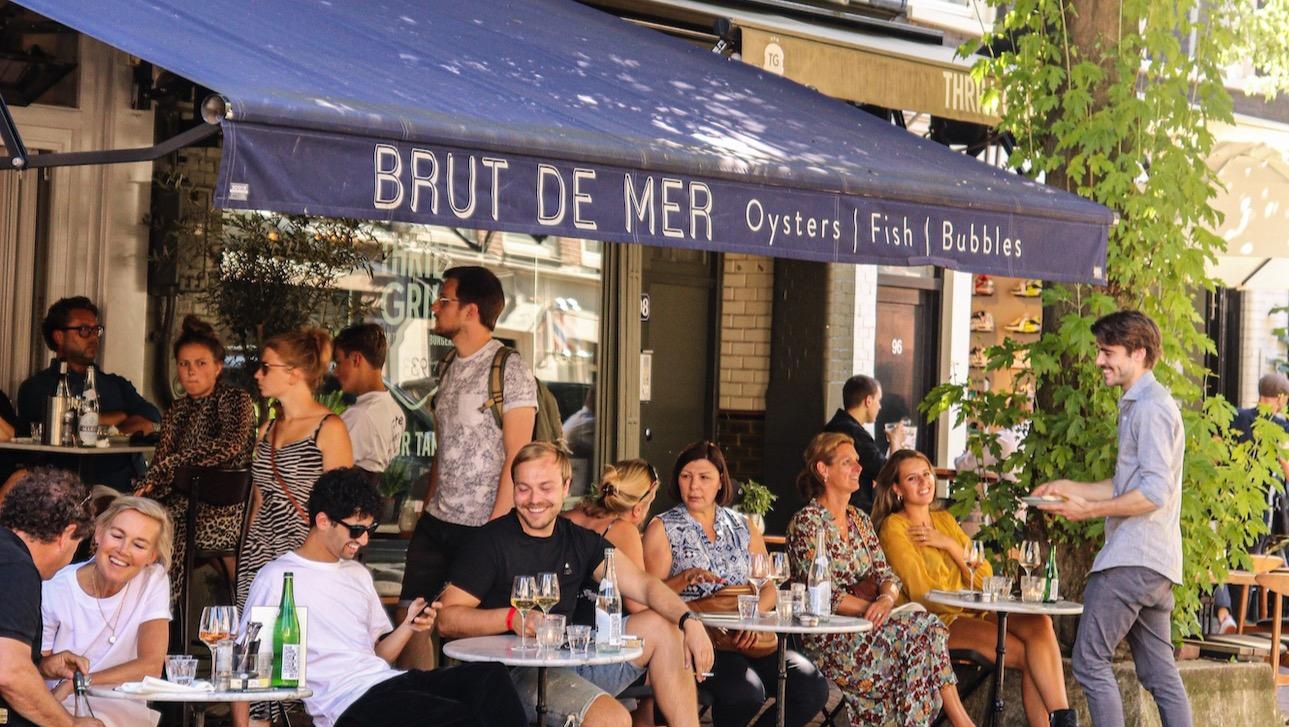 Brut de Mer: bruisende visbar op het Gerard Douplein