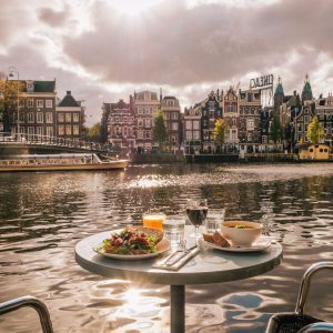 Café de Jaren: Terras aan de Amstel met meeste zonuren