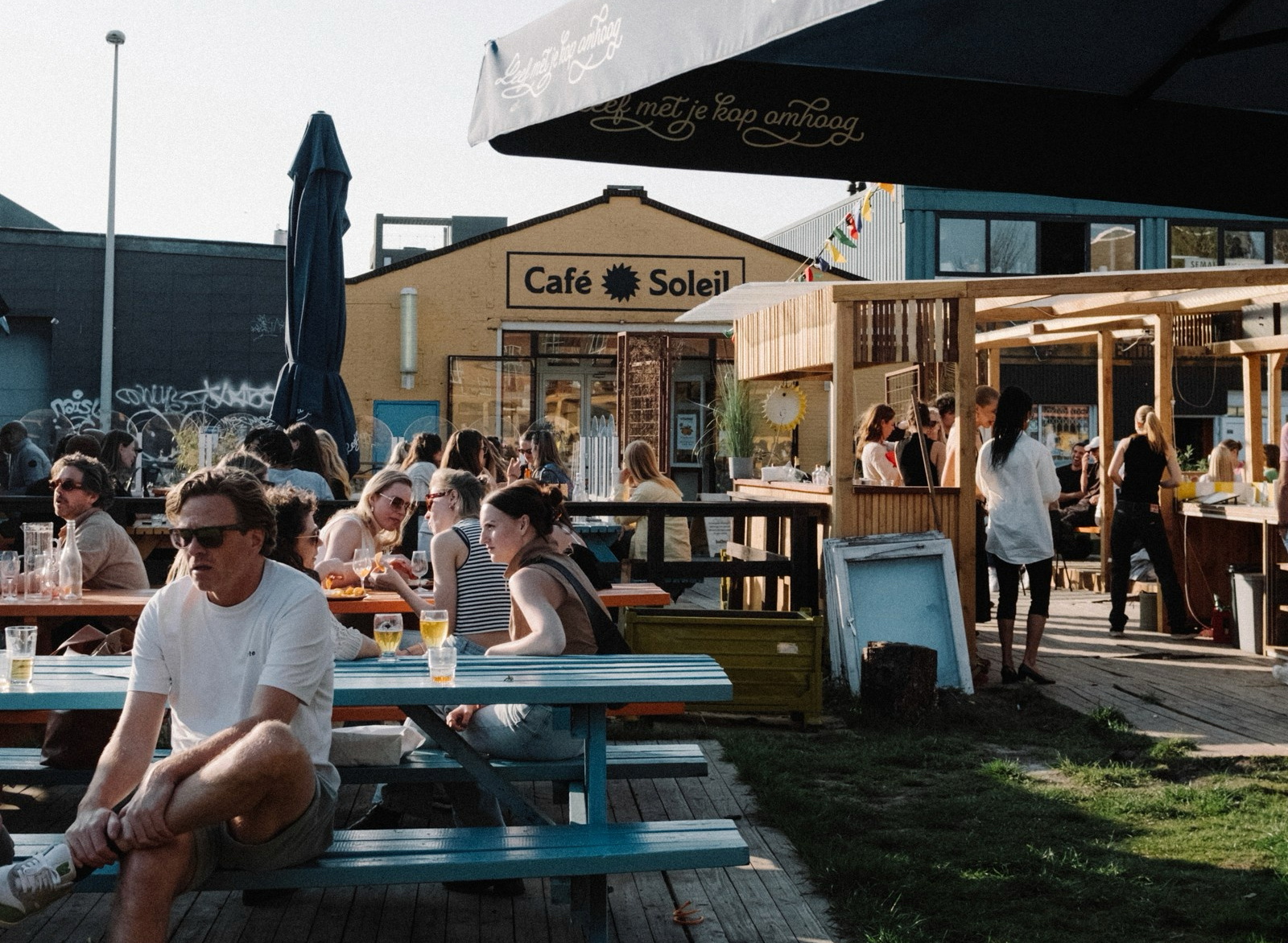 Café Soleil, mediterrane bistro, buurtkroeg en terras in Noord