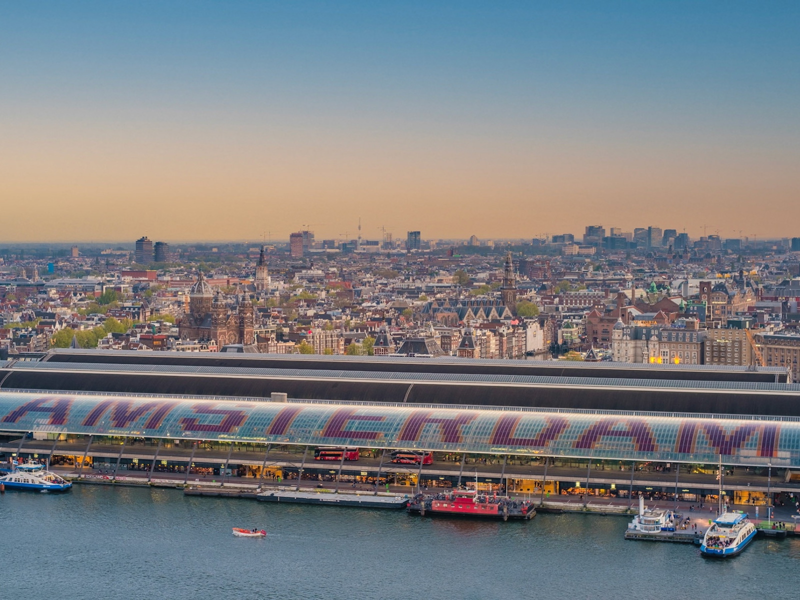 Foto-expo Justin Jin brengt Amsterdam Centraal tot leven