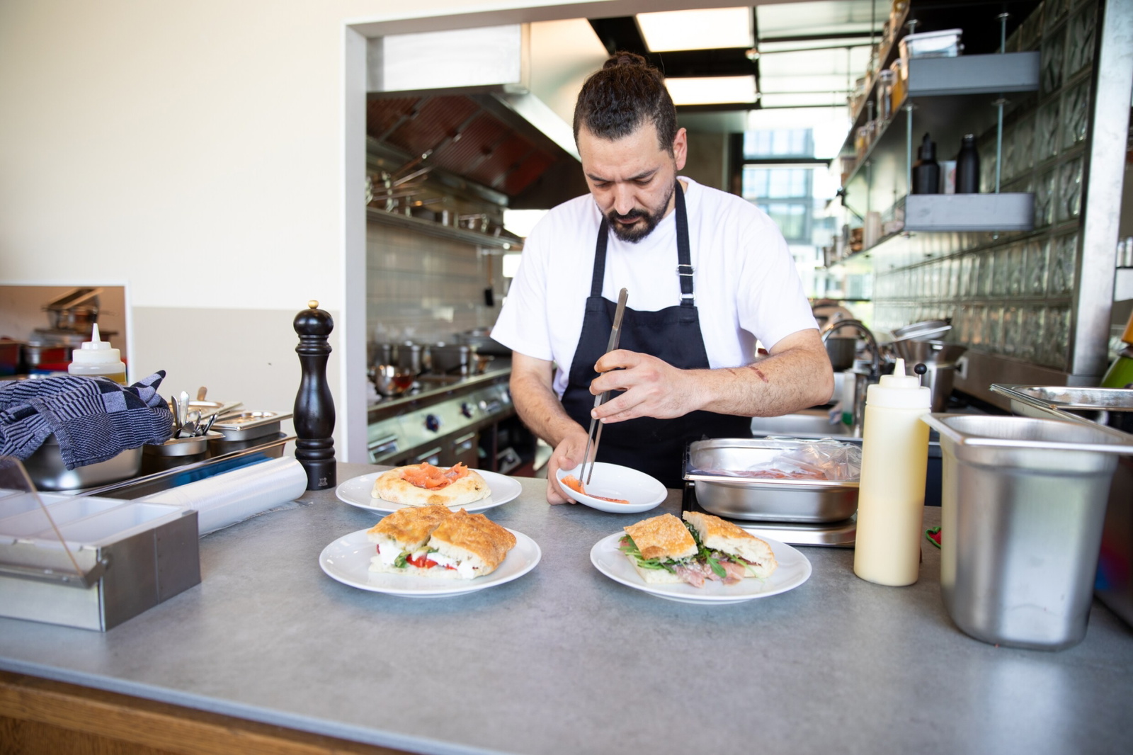 chef-manos-athanasiou-is-grieks-van-geboorte-papilloneigenaar