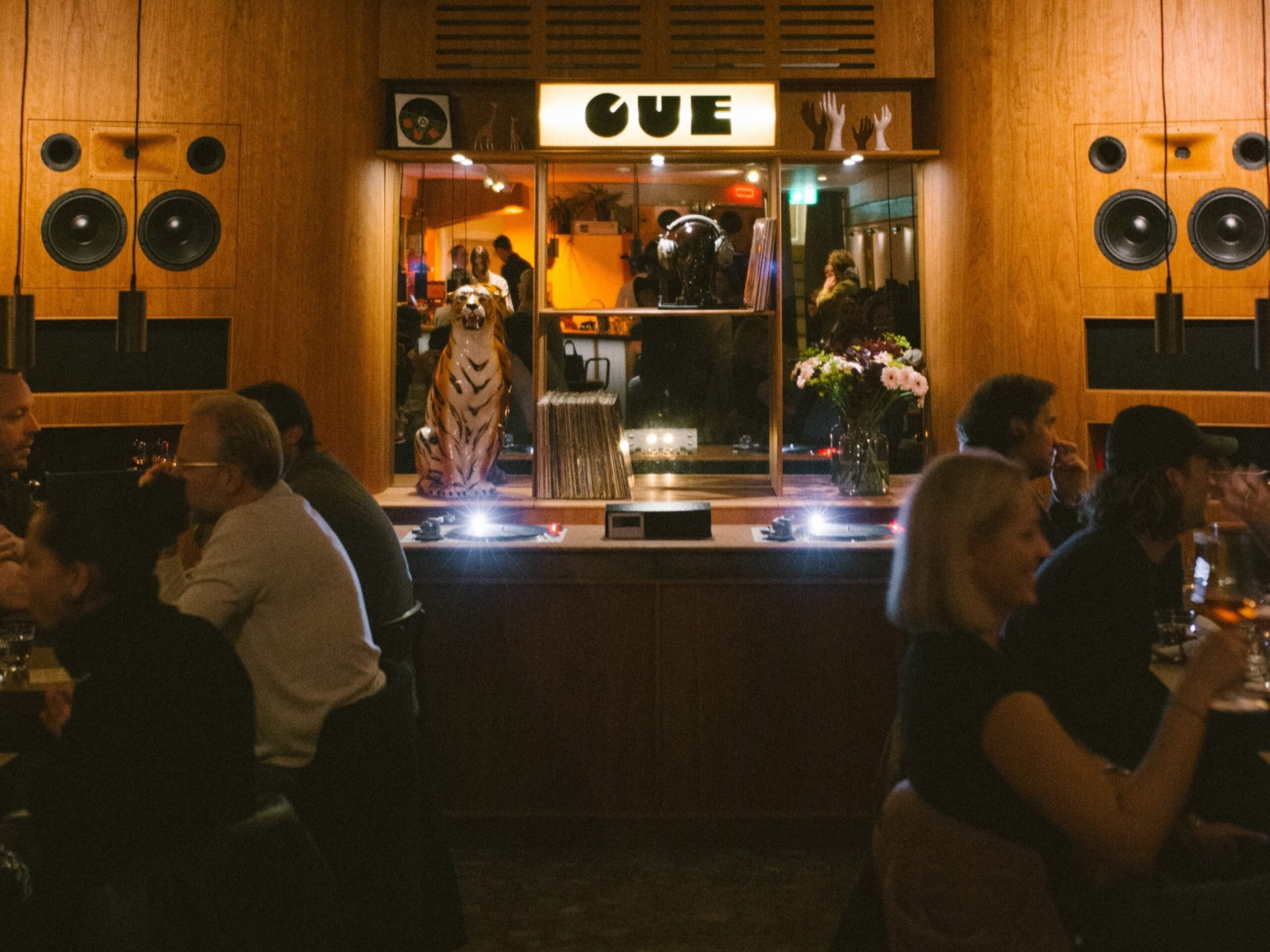 cue-luisterbar-amsterdam_1