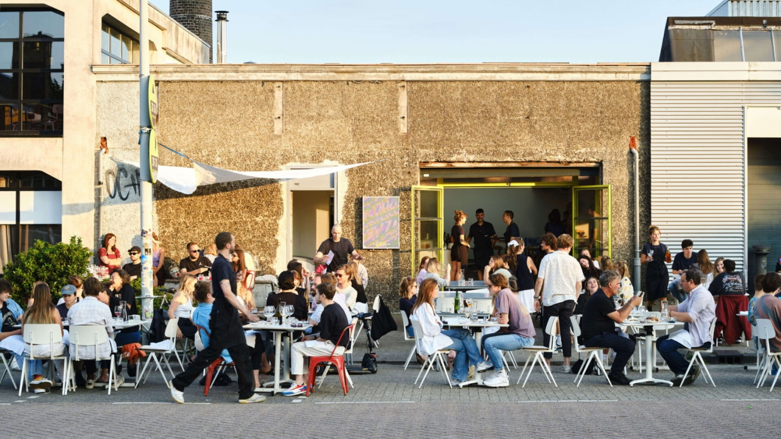 Een sublieme zuurdesempizza geniet je bij Euro Pizza in Noord