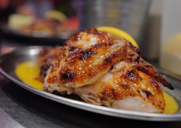 Franggo serveert de sappigste Portugese piri-piri kip