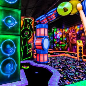 GlowGolf in Noord: Mini-golf in the dark with KISS and Elvis