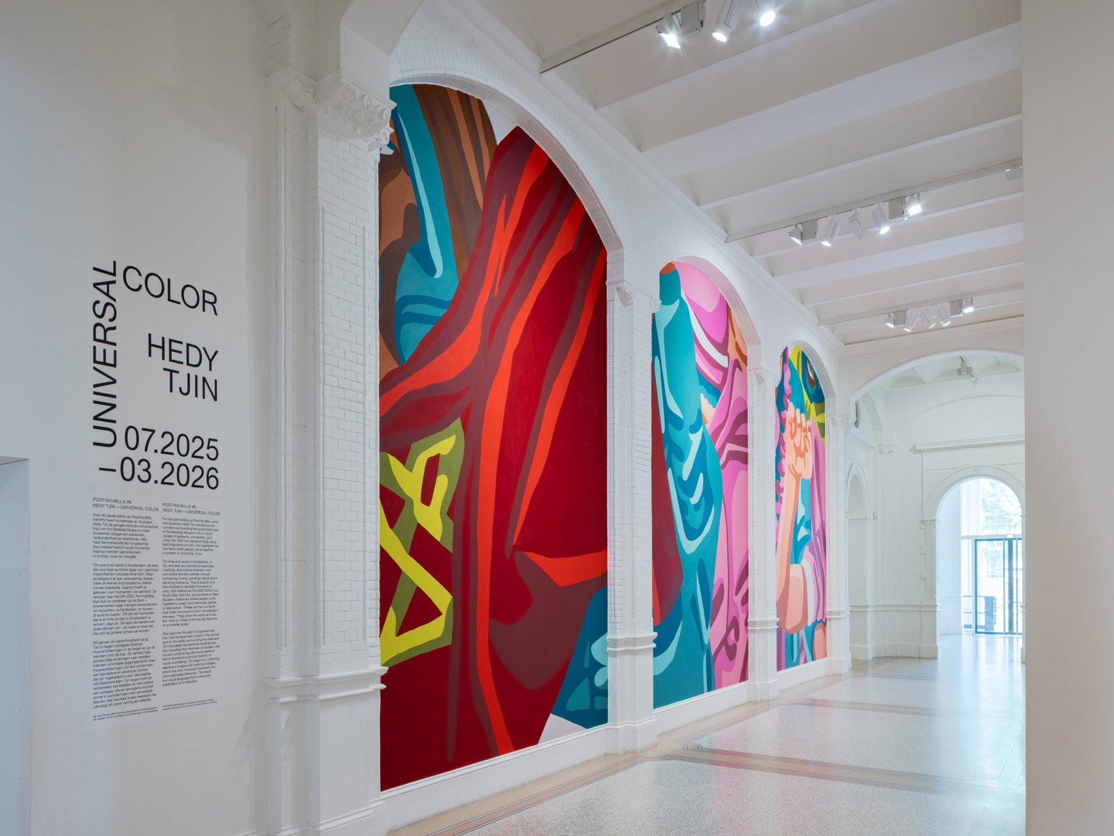 Universal Color van Hedy Tjin siert de muren van het Stedelijk