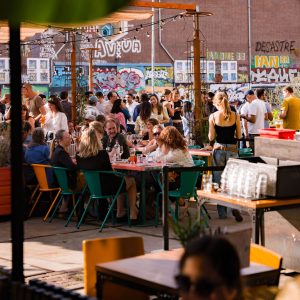 IJver op het NDSM-terrein: Eten, bier en barbecue in Noord