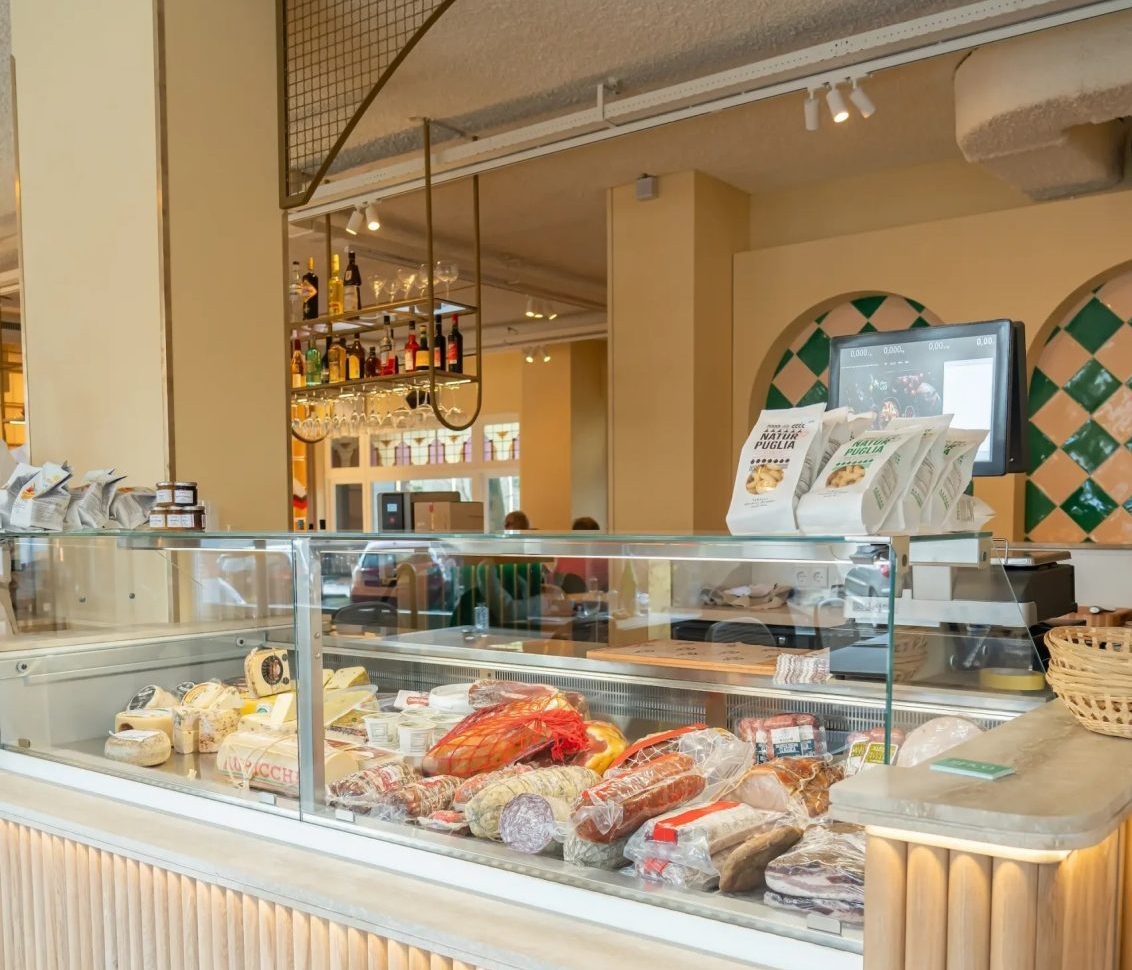 Il Fico: Italiaanse osteria, delicatessenwinkel en traiteur