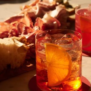 Ilario brengt Bologna naar De Pijp met aperitivo en lasagna