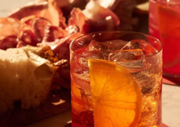 Ilario brengt Bologna naar De Pijp met aperitivo en lasagna