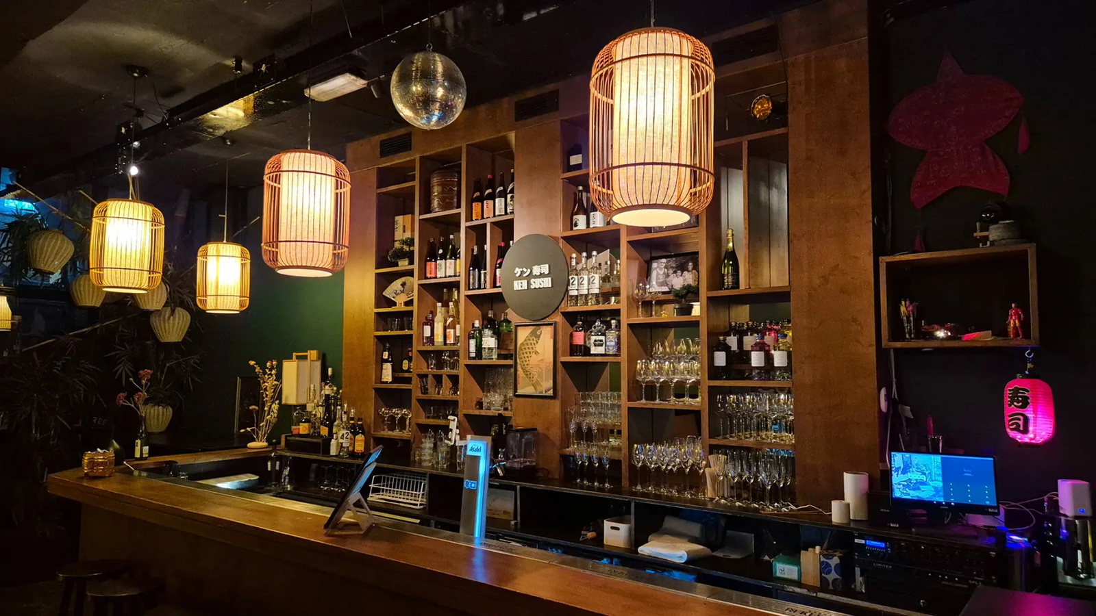 Ken Sushi, traditionele omakase sushi bar op Geldersekade