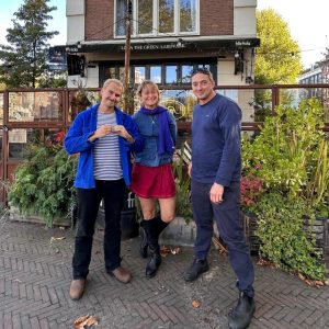 Café De Kleine Bes: Buurtcafé voor koffie tot late borrel