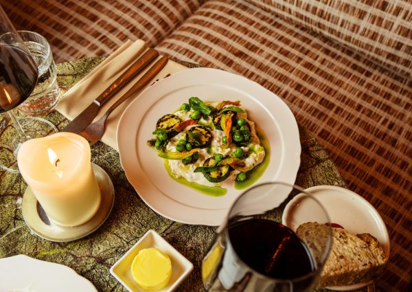 Little Bonfire: Shared dining with living room vibes by the canal