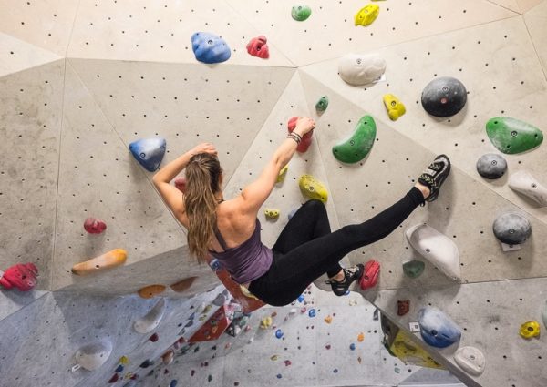 Climbing hall Mountain Network: climbing and meeting