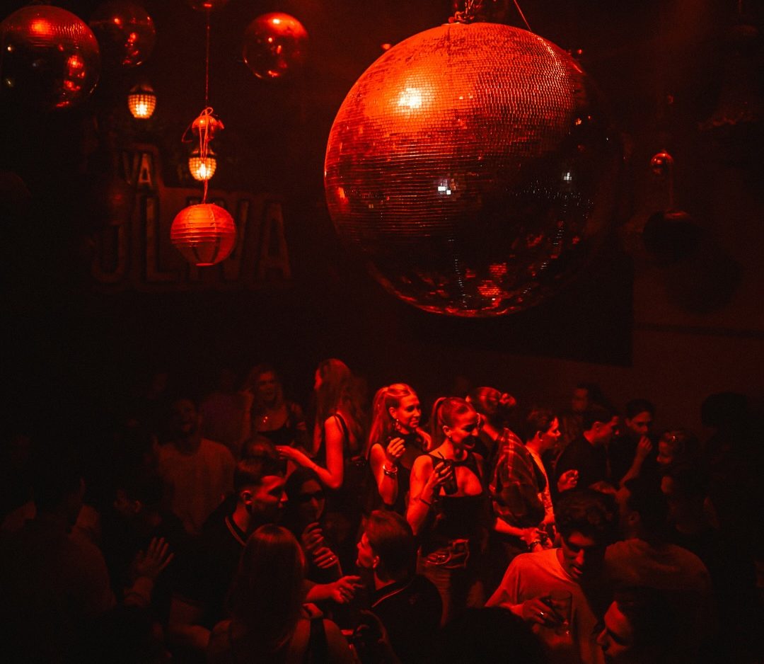 Oliva club op Rembrandtplein: pizza’s en feesten onder één dak