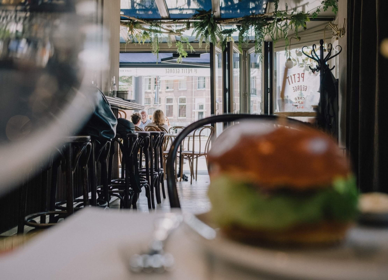 Le Petit George: buurtbistro met het zonnigste terras in Zuid