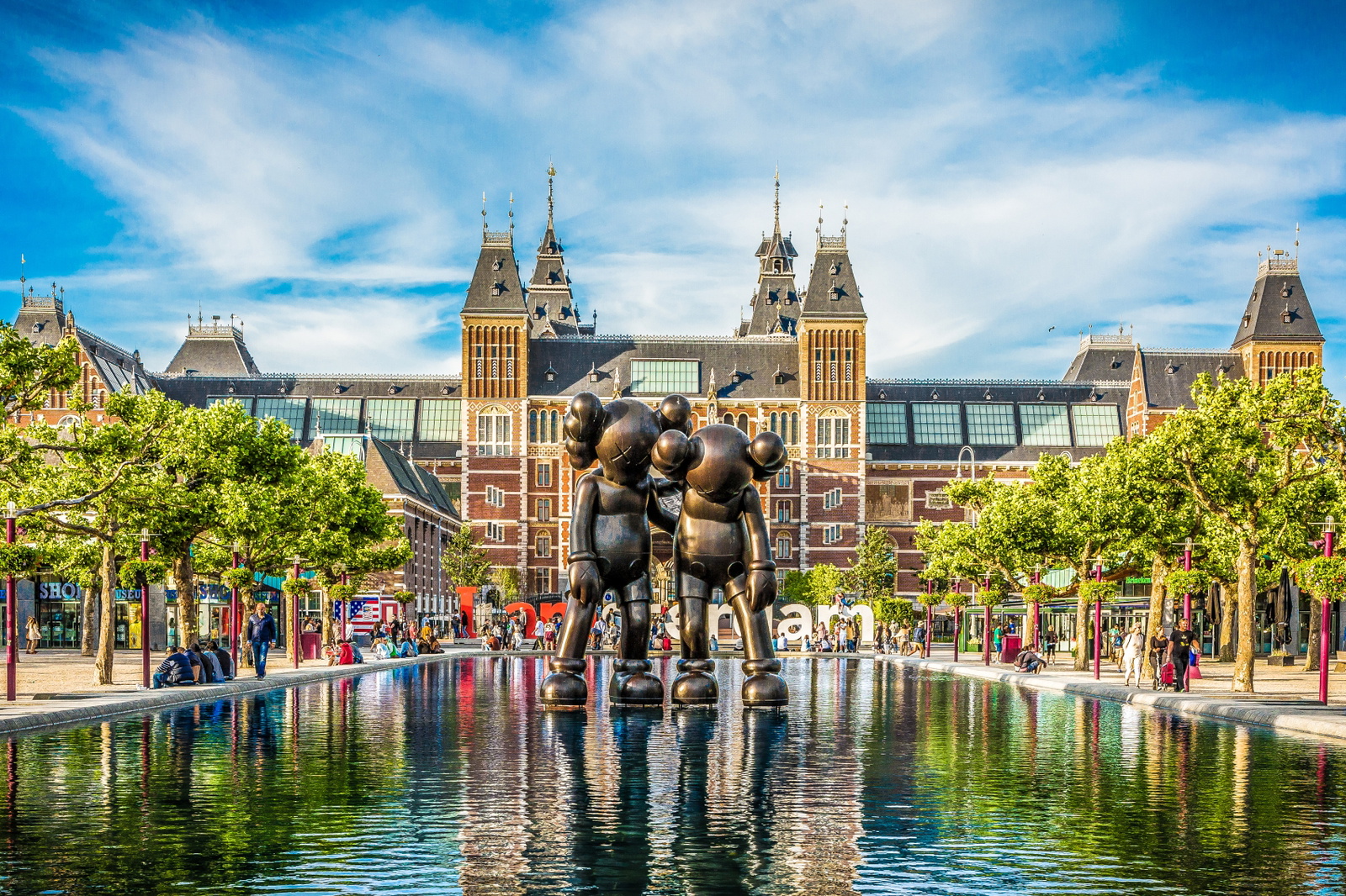 rijksmuseum-kaws-shutterstock_1461411527