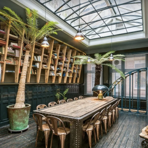 Maison des Curiosités on the Nes