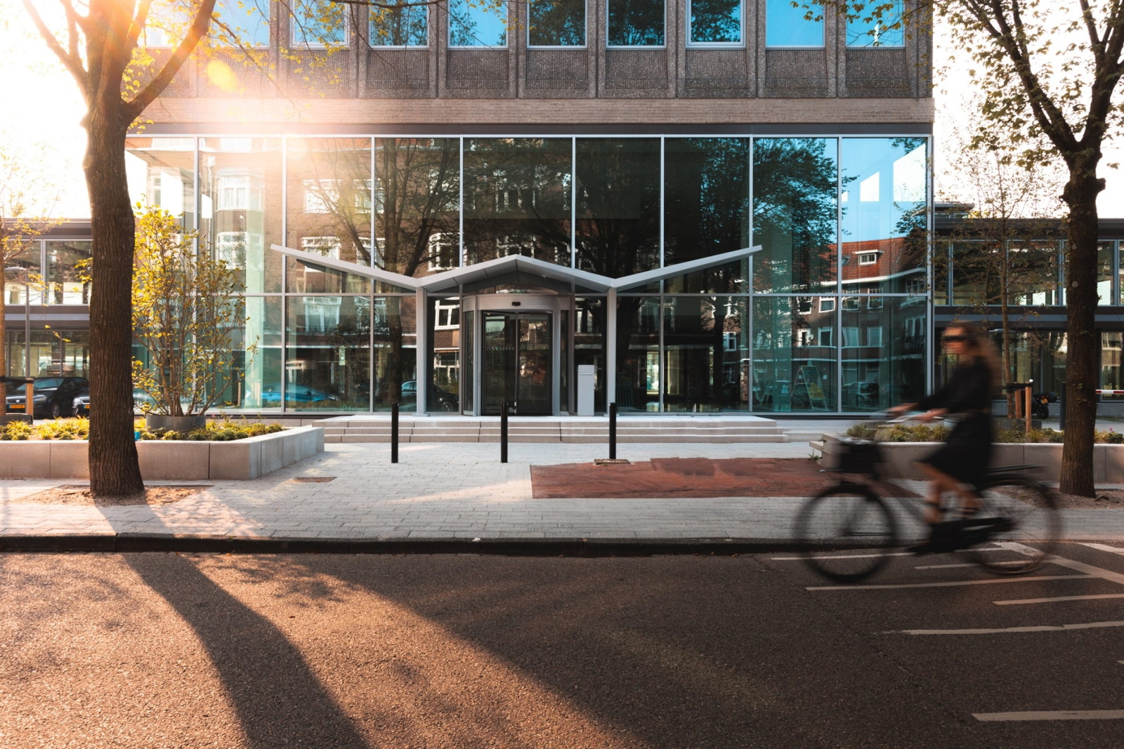 Bar Staal by Vooges opens with terrace on the Schinkel