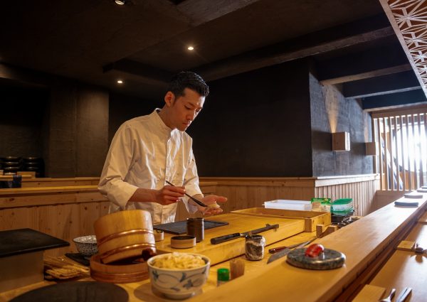 Sushi HANABi op het Leidseplein: tien stoelen, één chef