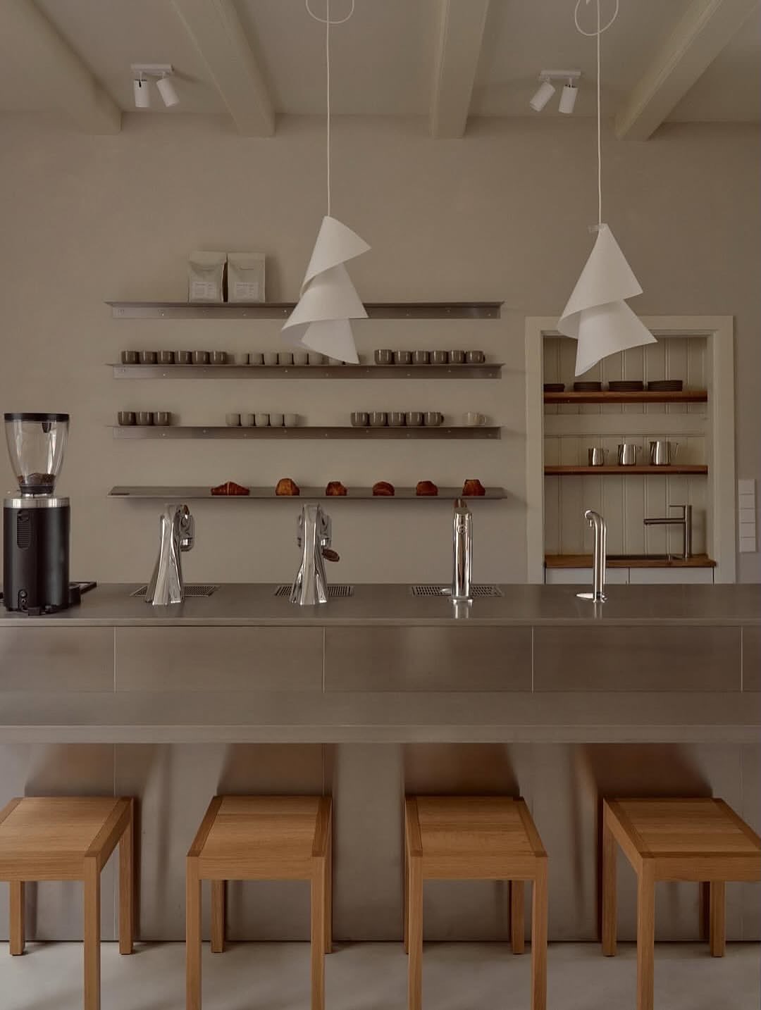 two-stories-schilderij-gallerij-bar-amsterdam