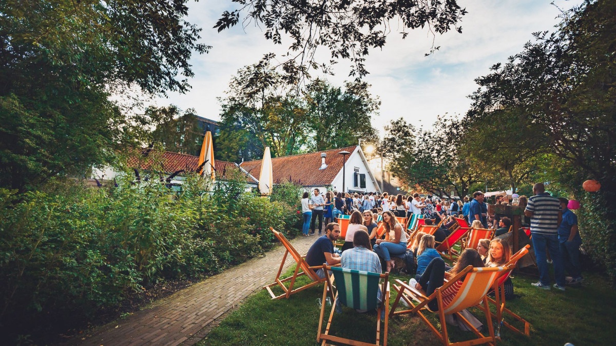 Vergulden Eenhoorn: Stadsoase van rust en gezelligheid
