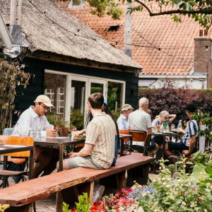 Vergulden Eenhoorn aan de Ringdijk: boerderij uit 1702 nog altijd open