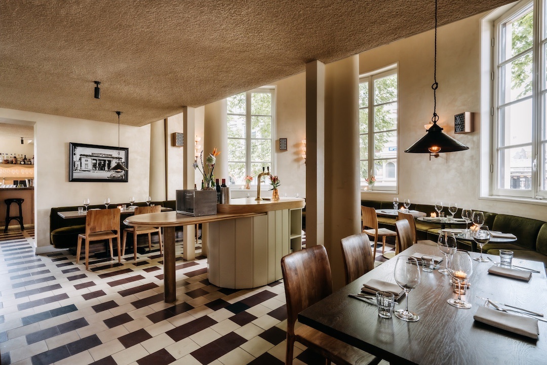 The William: Neighborhood cafe, restaurant and wine cellar in the old city gate