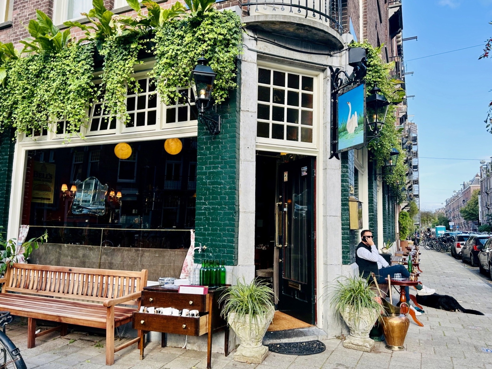 De Zingende Zwaan: buurtkroeg met Franse en Engelse keuken