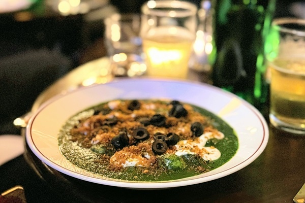 De Zingende Zwaan: buurtkroeg met Franse en Engelse keuken