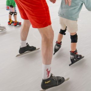 Schaatsen bij het Olympisch Stadion op de Zomer IJsbaan